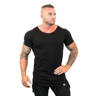 Modern, fekete-fehér férfi póló felirattal