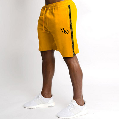 Спортен мъжки къс панталон в черен и жълт цвят