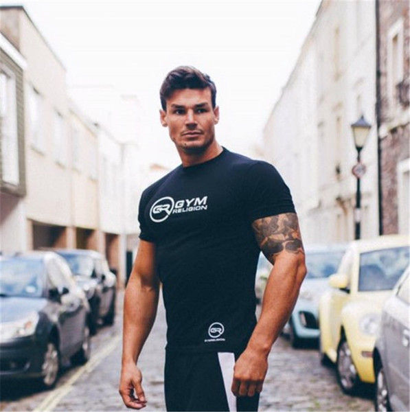 Férfi sportpóló fekete-fehér színben felirattal