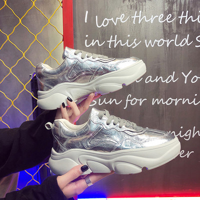 Περιστασιακά γυναικεία αθλητικά παπούτσια σε ασημί και μοβ χρώμα