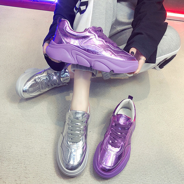 Περιστασιακά γυναικεία αθλητικά παπούτσια σε ασημί και μοβ χρώμα