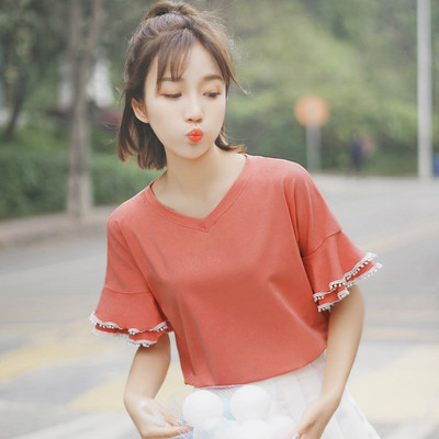 Modern női blúz fehér és piros színben, rövid ujjal