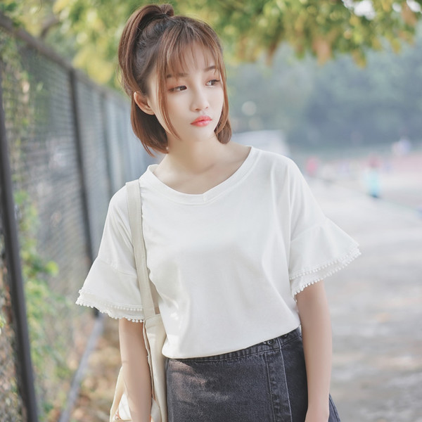 Modern női blúz fehér és piros színben, rövid ujjal