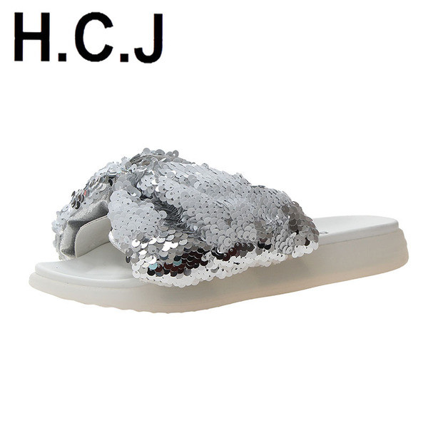 Stílusos női papucs flitterekkel, két színben