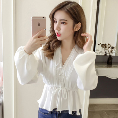 Modern női ing V-nyakkal és gombokkal