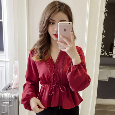 Modern női ing V-nyakkal és gombokkal