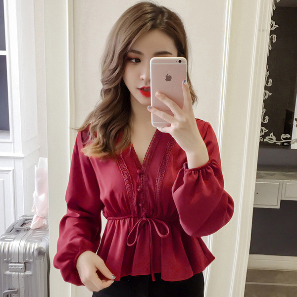 Modern női ing V-nyakkal és gombokkal