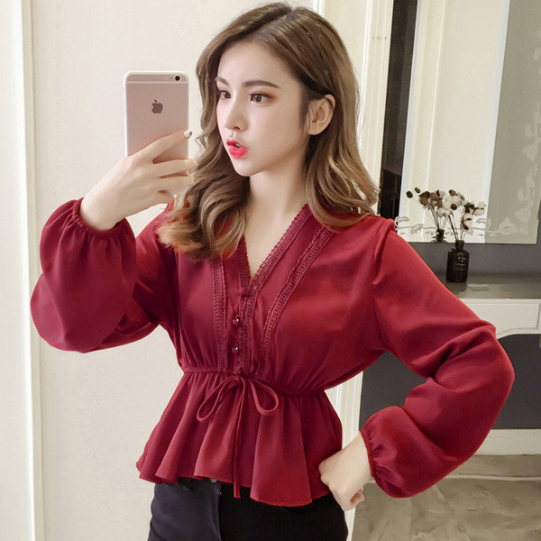 Modern női ing V-nyakkal és gombokkal