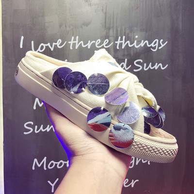 Κομψές κυρίες παντόφλες με πούλιες σε τρία χρώματα