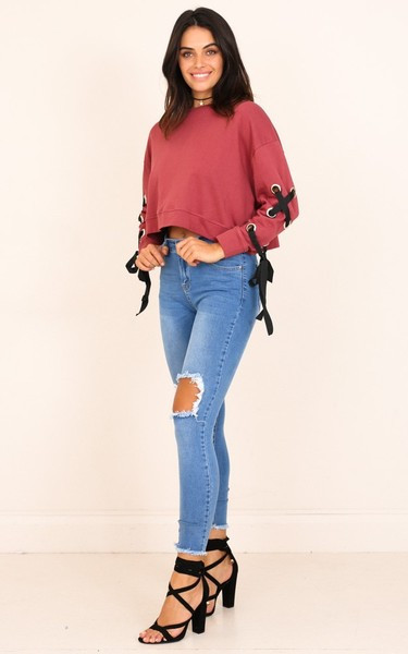 Stílusos női blúz hosszú ujjal és O-nyakkal