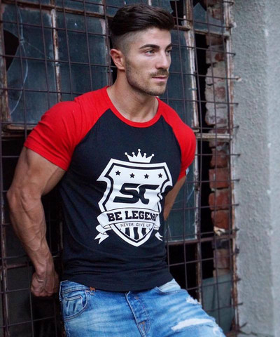 Modern férfi póló négy színben, rátéttel