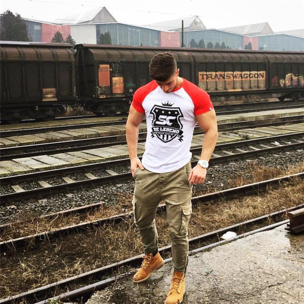 Modern férfi póló négy színben, rátéttel