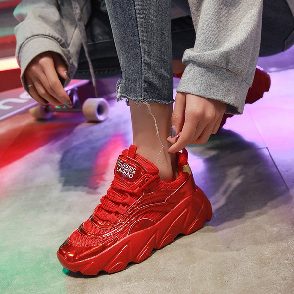 HIT Modern női tornacipő durva talppal, piros és ezüst színben