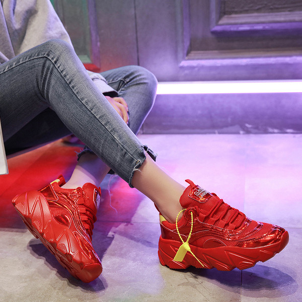 HIT Modern női tornacipő durva talppal, piros és ezüst színben