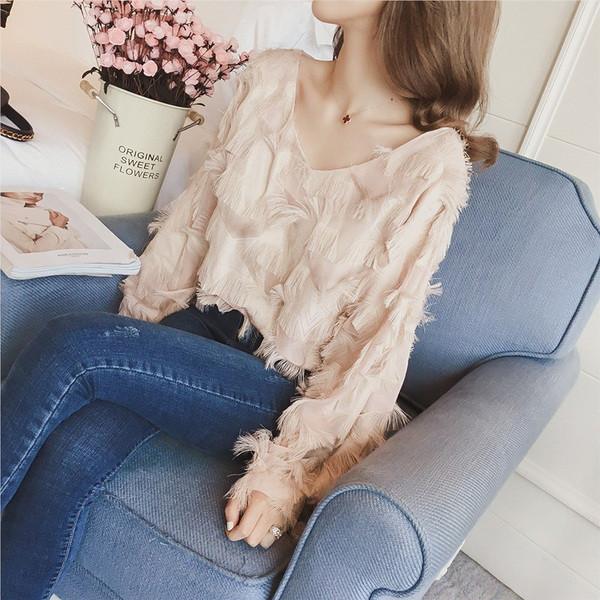 Stílusos női blúz V-nyakkal, két színben, rojtokkal