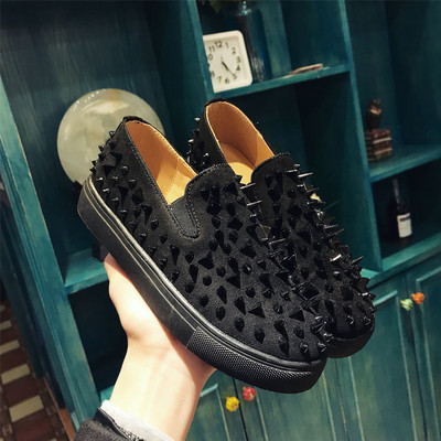 Modern női alkalmi cipő fém díszítéssel, két színben