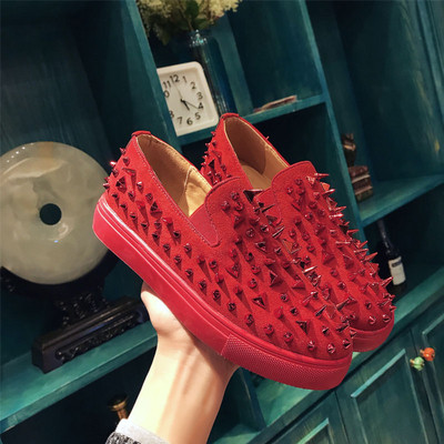 Modern női alkalmi cipő fém díszítéssel, két színben