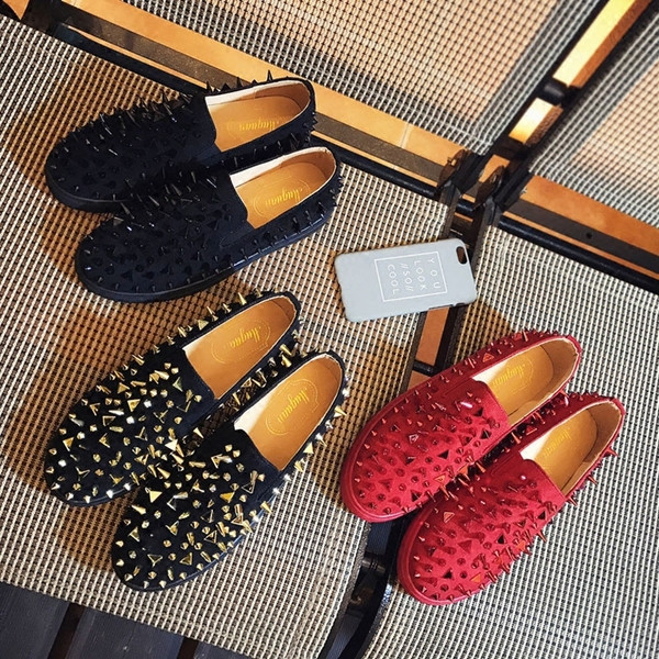 Modern női alkalmi cipő fém díszítéssel, két színben