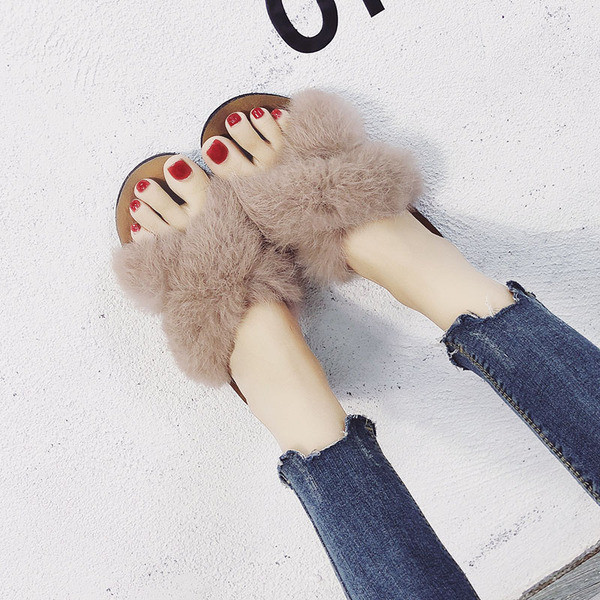 Aktuális női pehelypapucs több színben