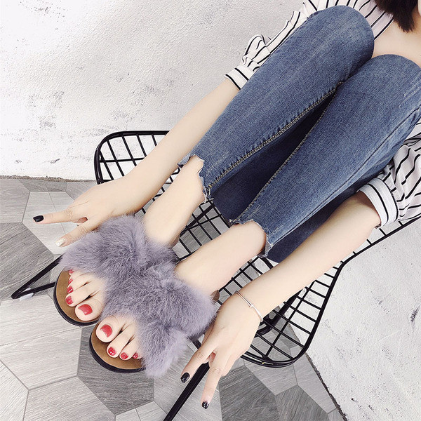 Aktuális női pehelypapucs több színben