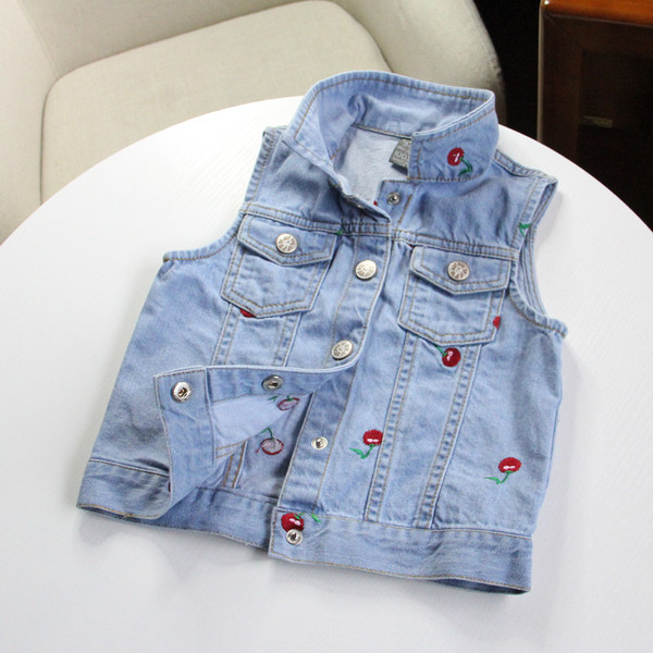 Gyermek mellény kék hímzéssel