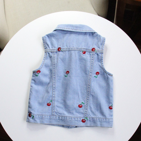 Gyermek mellény kék hímzéssel