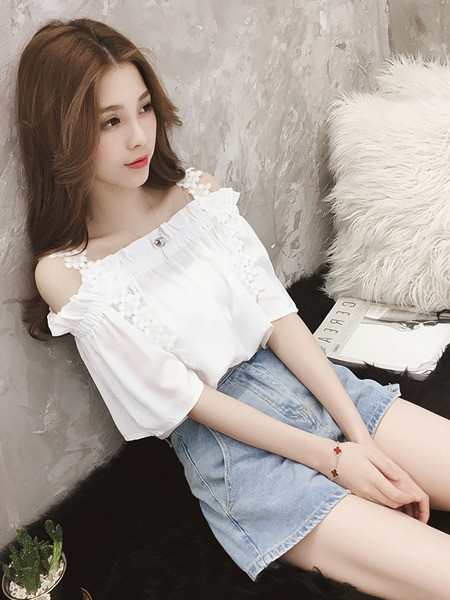 Lezser női blúz csupasz vállval, fehér színben