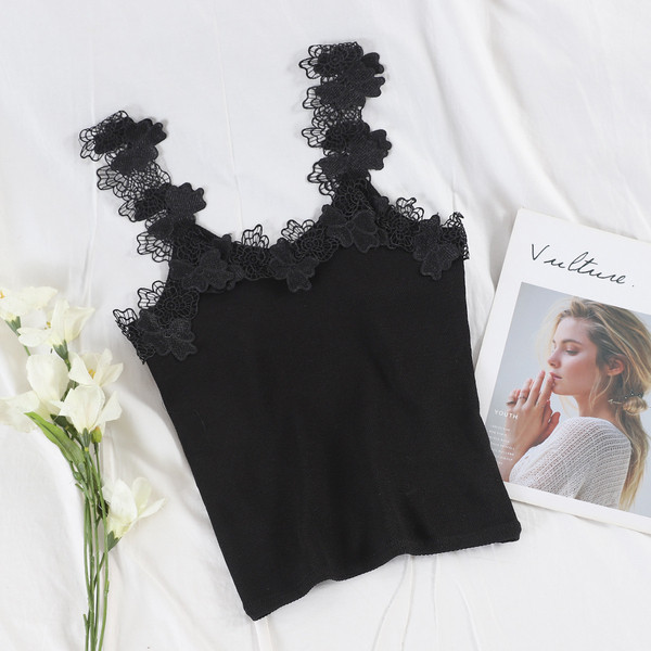 Stílusos női felső, fehér és fekete színben, csipkével