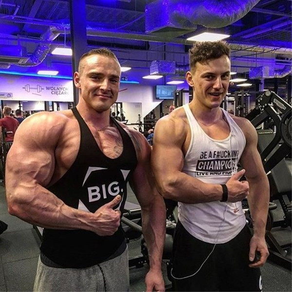 Αθλητικό casual ανδρικό μπλουζάκι σε δύο χρώματα με επιγραφές