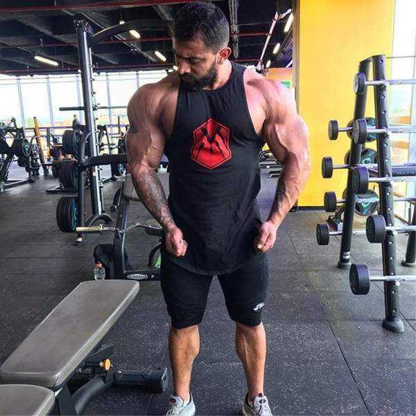 Αθλητικό ανδρικό μπλουζάκι σε μαύρο και άσπρο χρώμα με εφαρμογή