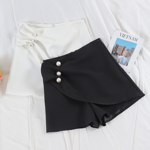 Modern női rövidnadrág gyöngy díszítéssel fehér és fekete színben