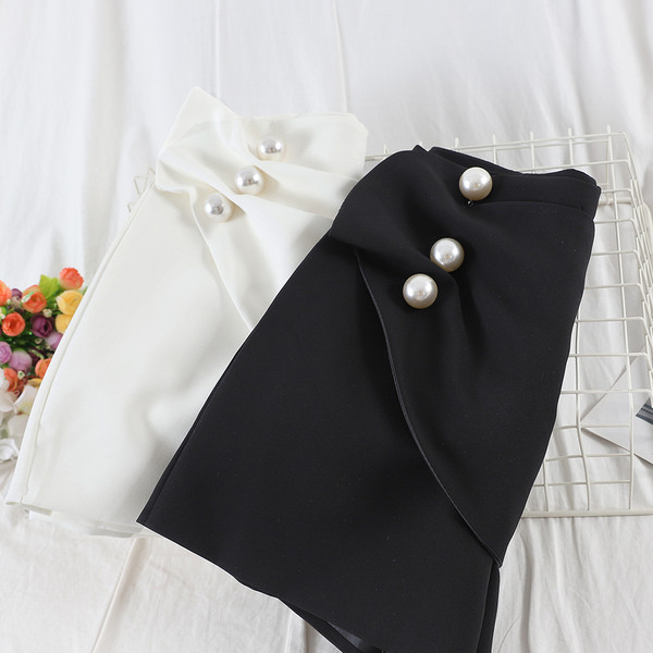 Modern női rövidnadrág gyöngy díszítéssel fehér és fekete színben