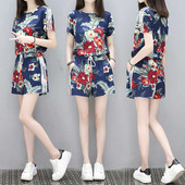 Modern női póló rövidnadrággal, virágmotívumokkal, két színben