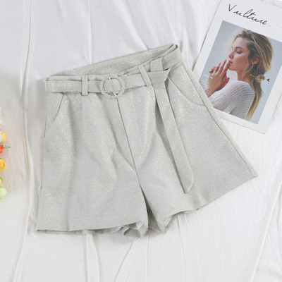 Къси стилни дамски панталони с лъскав ефект и колан в няколко цвята