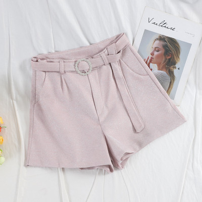 Къси стилни дамски панталони с лъскав ефект и колан в няколко цвята