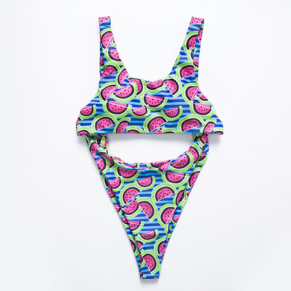 Modern egész fürdőruha színes motívummal