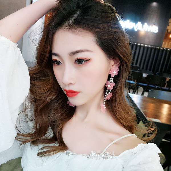 Stílusos női hosszú fülbevaló két színben gyöngyökkel