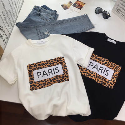 Μοντέρνα γυναικεία T-shirt με O-λαιμόκοψη σε δύο χρώματα με εφαρμογή