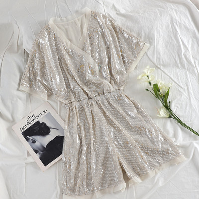 Stílusos női jumpsuit fekete-fehér flitterekkel és V-nyakú