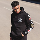 Aktuális férfi pulóver fekete színben, rátéttel