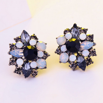 Modern női fülbevaló kövekkel, három színben