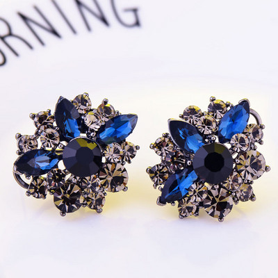 Modern női fülbevaló kövekkel, három színben