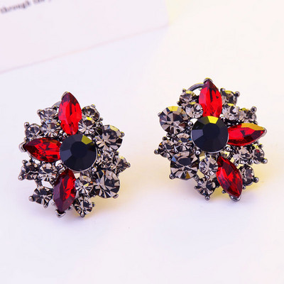 Modern női fülbevaló kövekkel, három színben