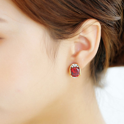 Stílusos női fülbevaló kövekkel - négy színben