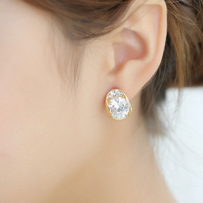 Stílusos női fülbevaló kövekkel - négy színben