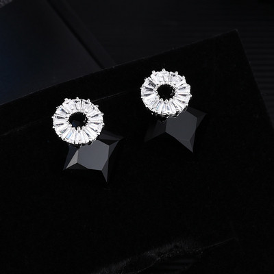 Női fülbevaló díszkövekkel - három színben