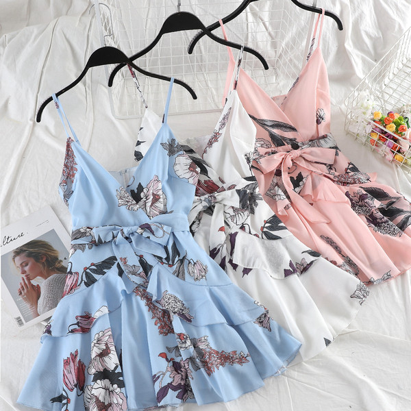 Stílusos női nyári ruha V-nyakkal