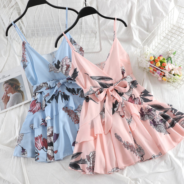 Stílusos női nyári ruha V-nyakkal