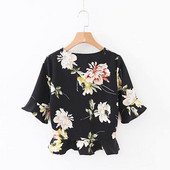 Modern női blúz három színben virágmotívumokkal és V-nyakkal