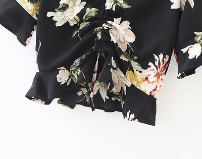 Modern női blúz három színben virágmotívumokkal és V-nyakkal